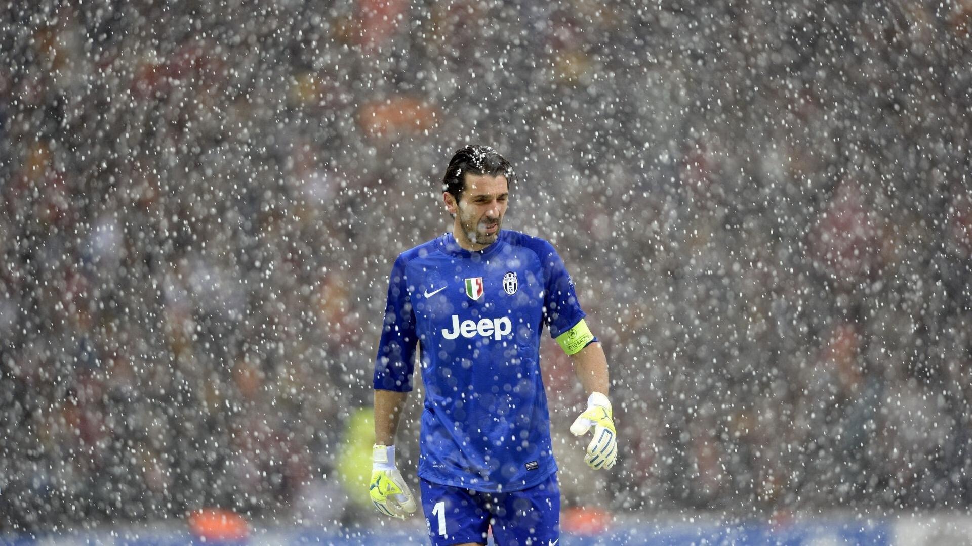 梅开二度闪耀全场!王钰栋独中两元助球队逆转,赛后谦逊致敬团队祝福球迷